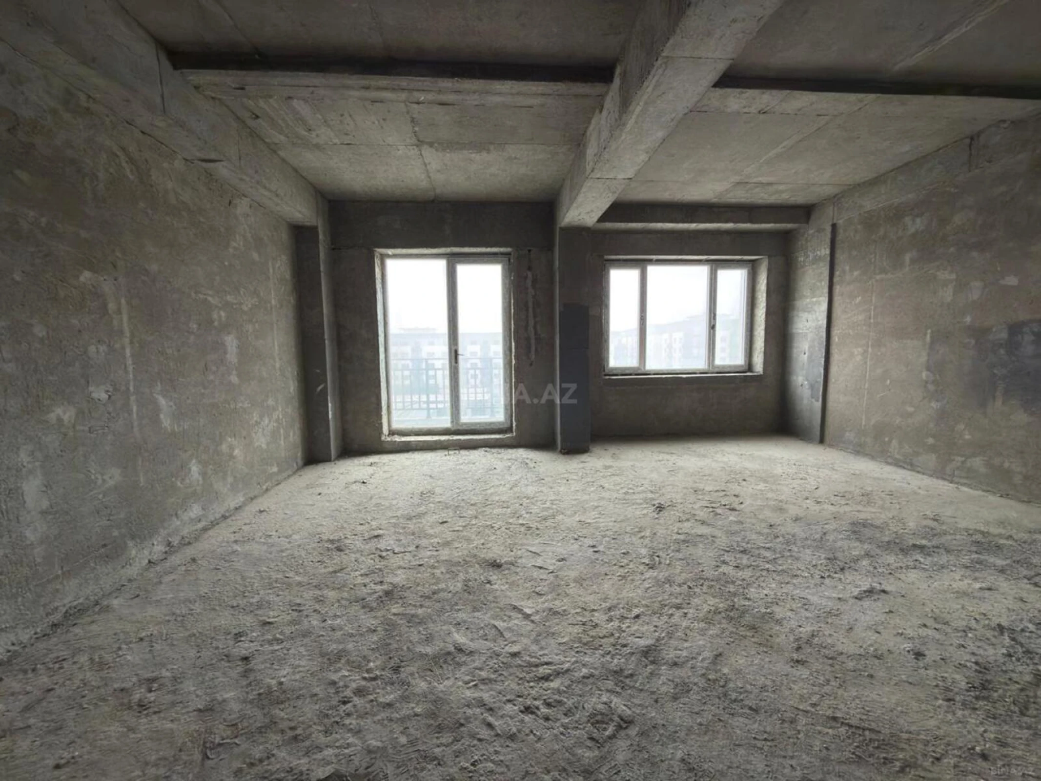 Satılır 5 otaqlı mənzil 206 m²