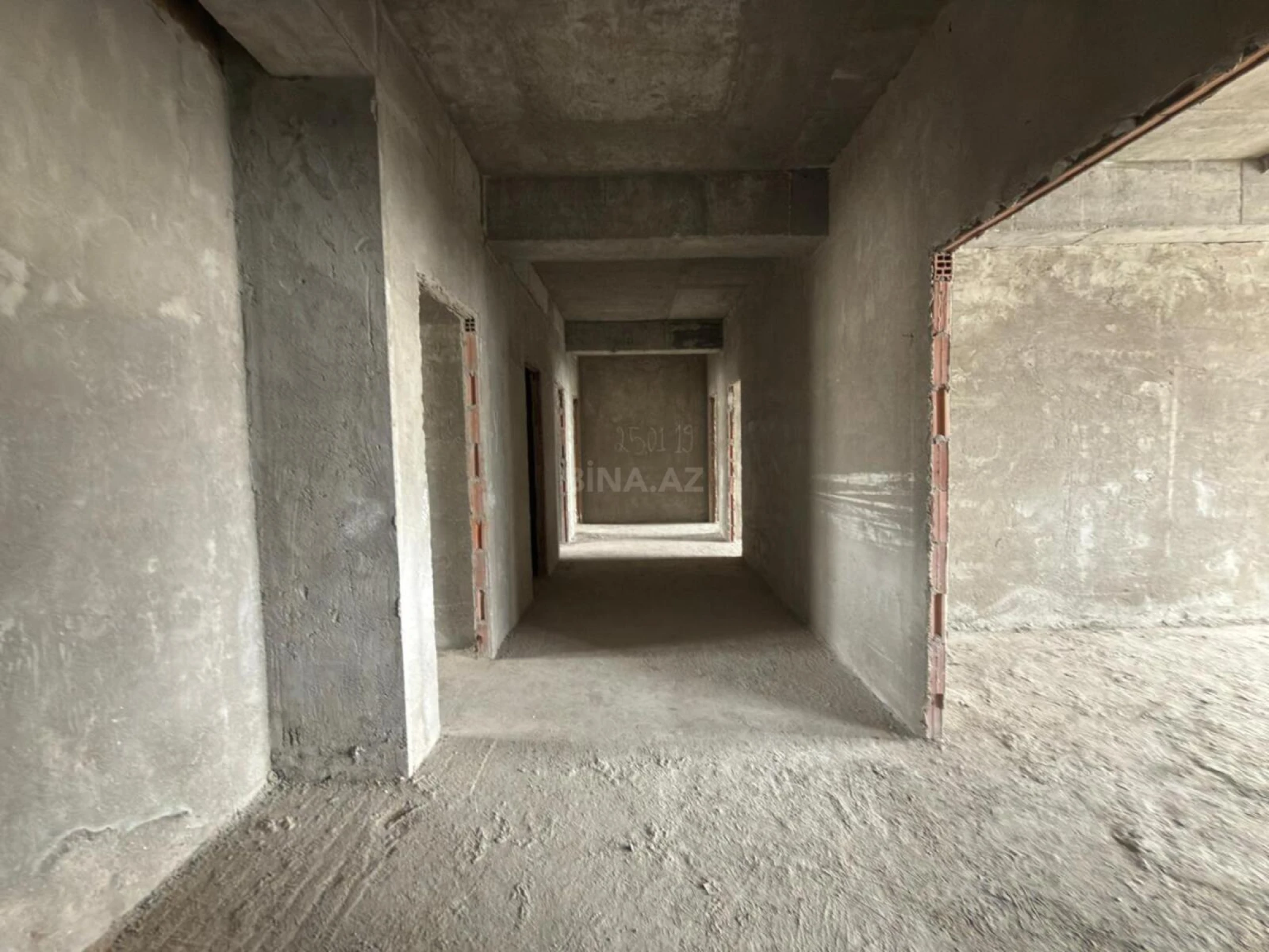 Satılır 5 otaqlı mənzil 206 m²