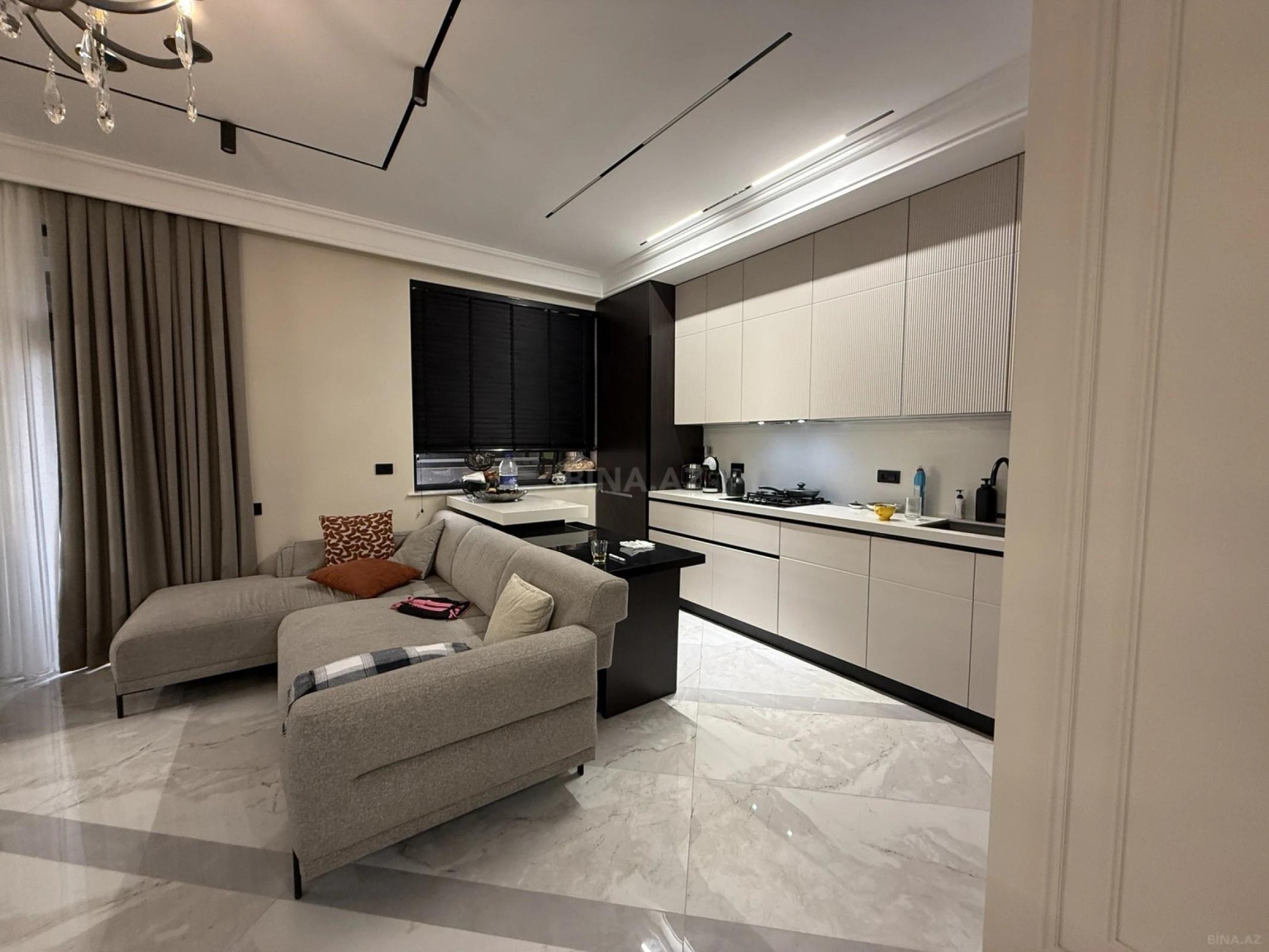 Satılır 3 otaqlı mənzil 131 m²