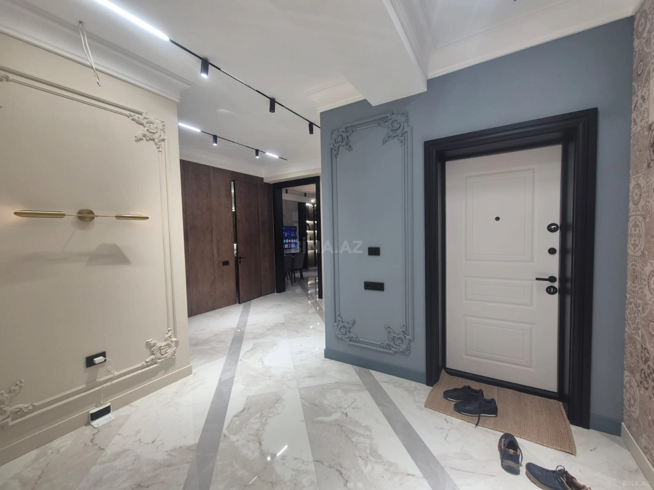 Satılır 3 otaqlı mənzil 131 m²