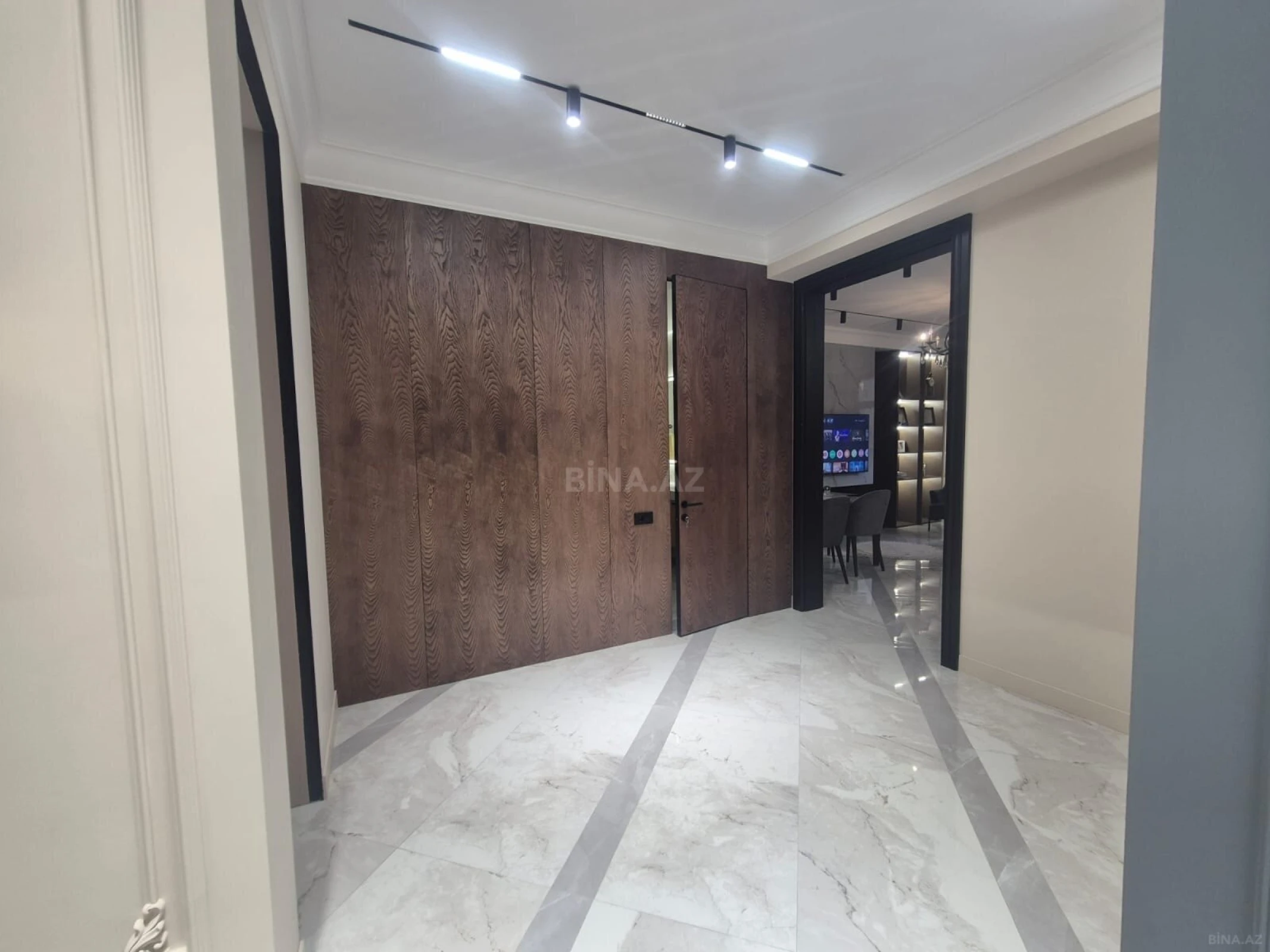 Satılır 3 otaqlı mənzil 131 m²