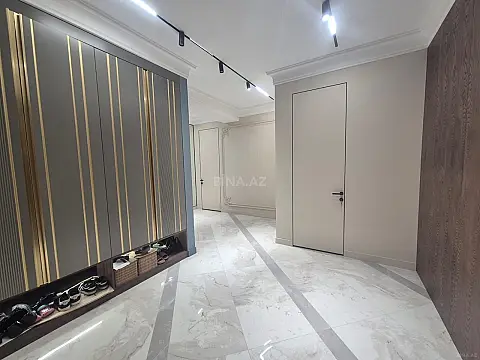 Satılır 3 otaqlı mənzil 131 m²