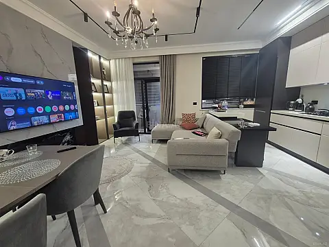 Satılır 3 otaqlı mənzil 131 m²