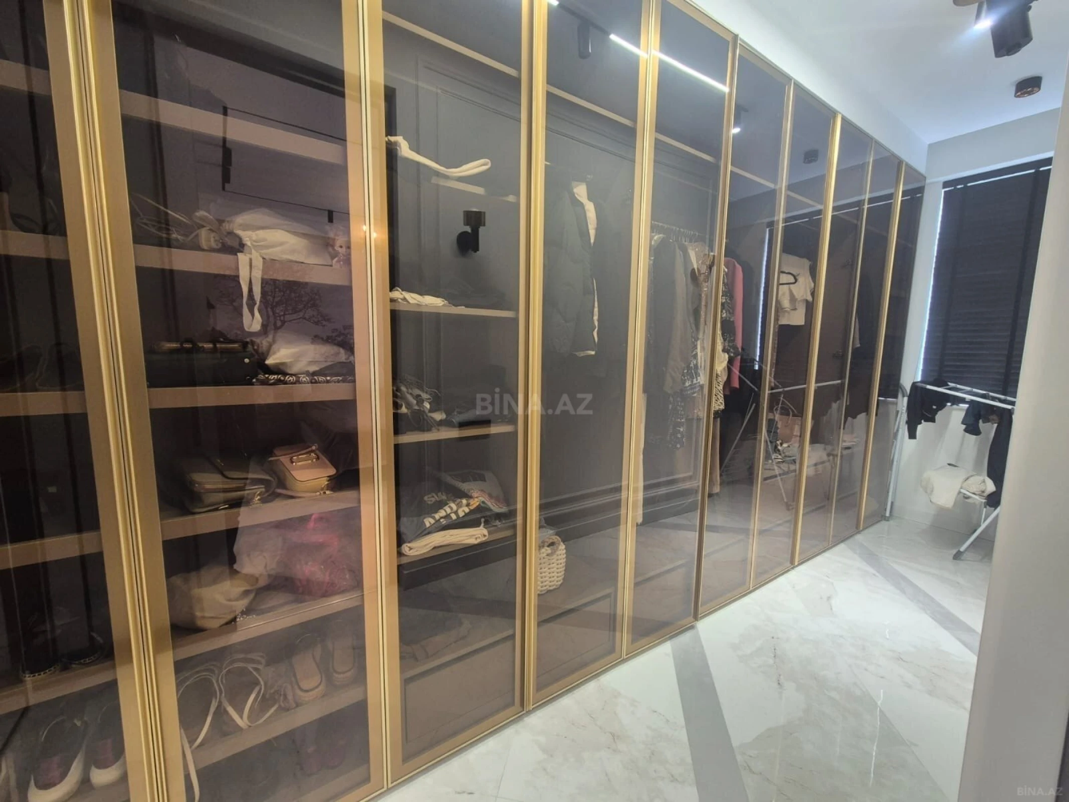 Satılır 3 otaqlı mənzil 131 m²