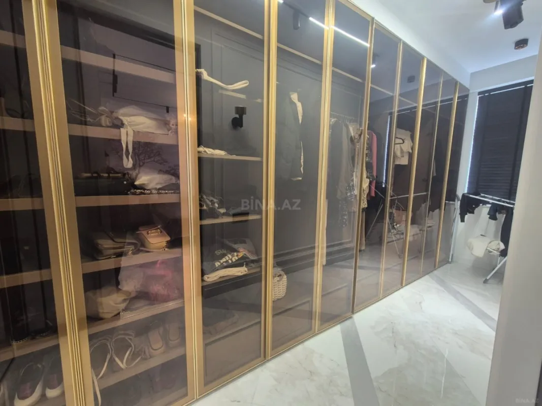 Satılır 3 otaqlı mənzil 131 m²