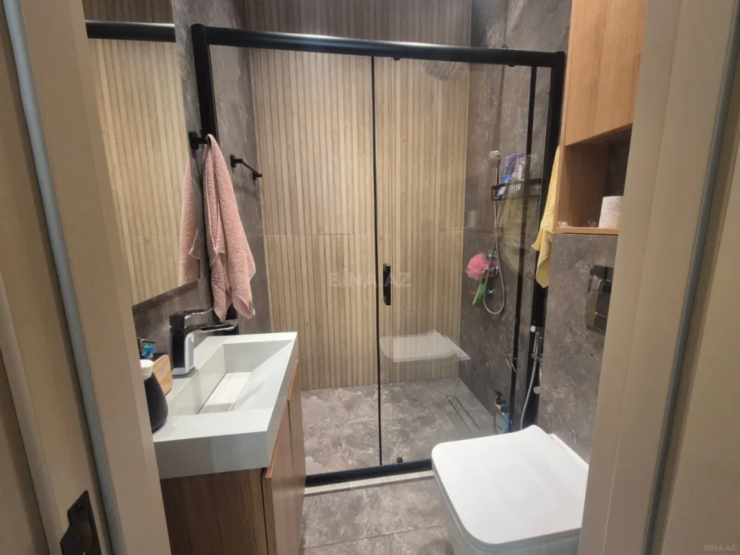 Satılır 3 otaqlı mənzil 131 m²