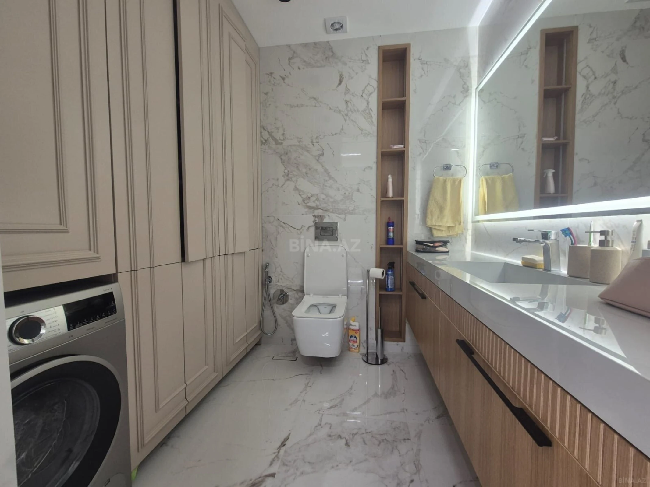 Satılır 3 otaqlı mənzil 131 m²