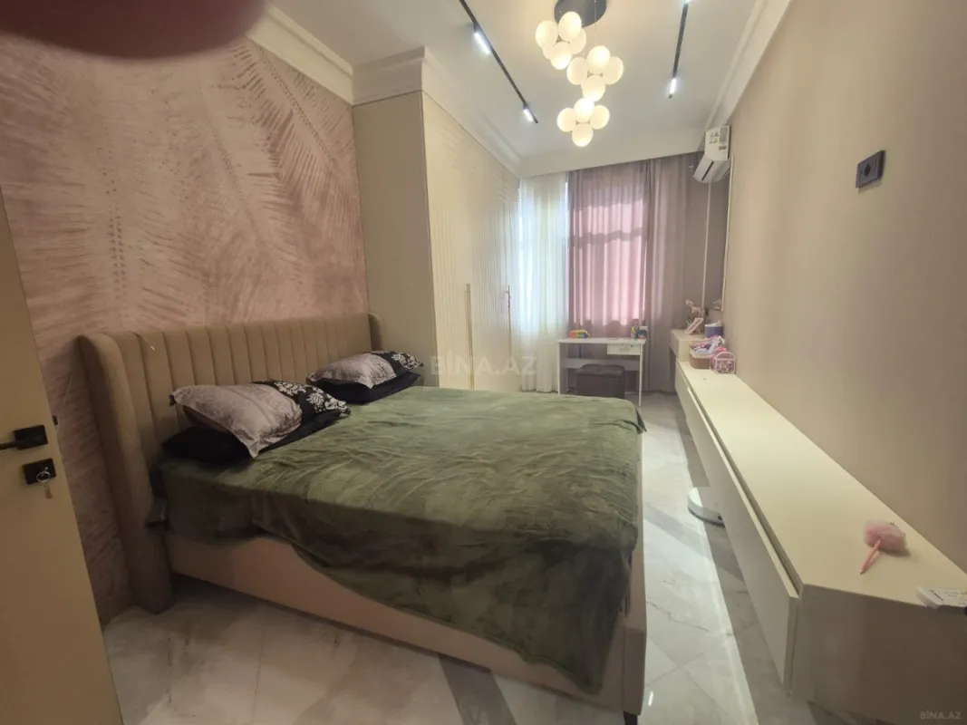 Satılır 3 otaqlı mənzil 131 m²