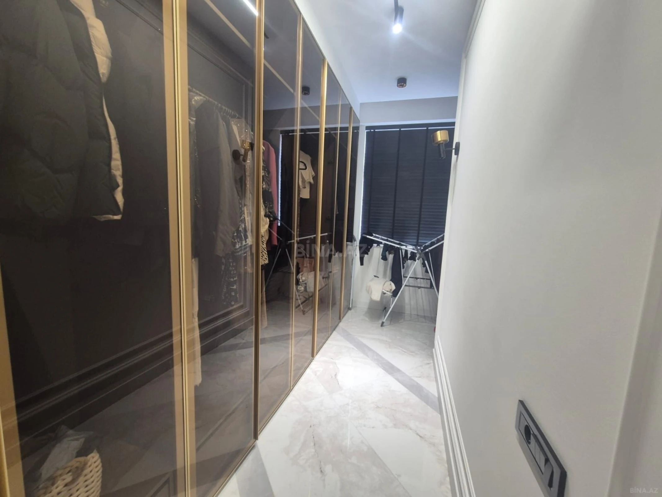 Satılır 3 otaqlı mənzil 131 m²