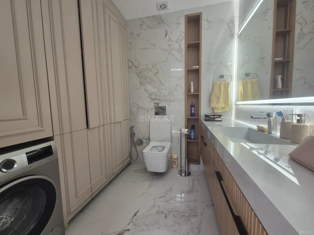Satılır 3 otaqlı mənzil 131 m²