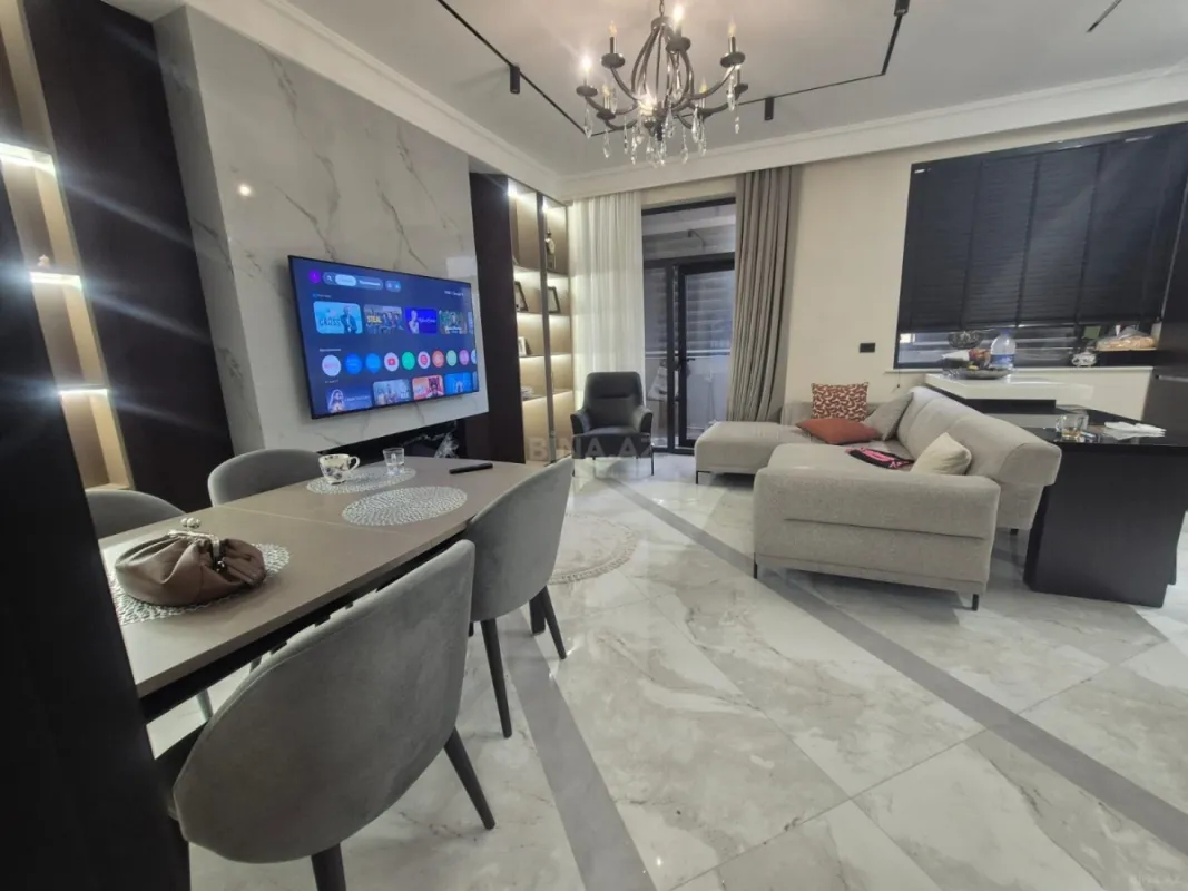 Satılır 3 otaqlı mənzil 131 m²