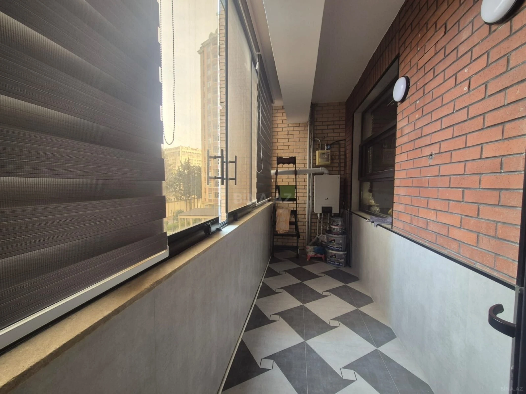 Satılır 3 otaqlı mənzil 131 m²