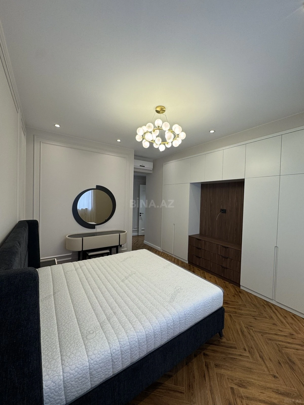 Kirayə verilir 4 otaqlı mənzil 180 m²