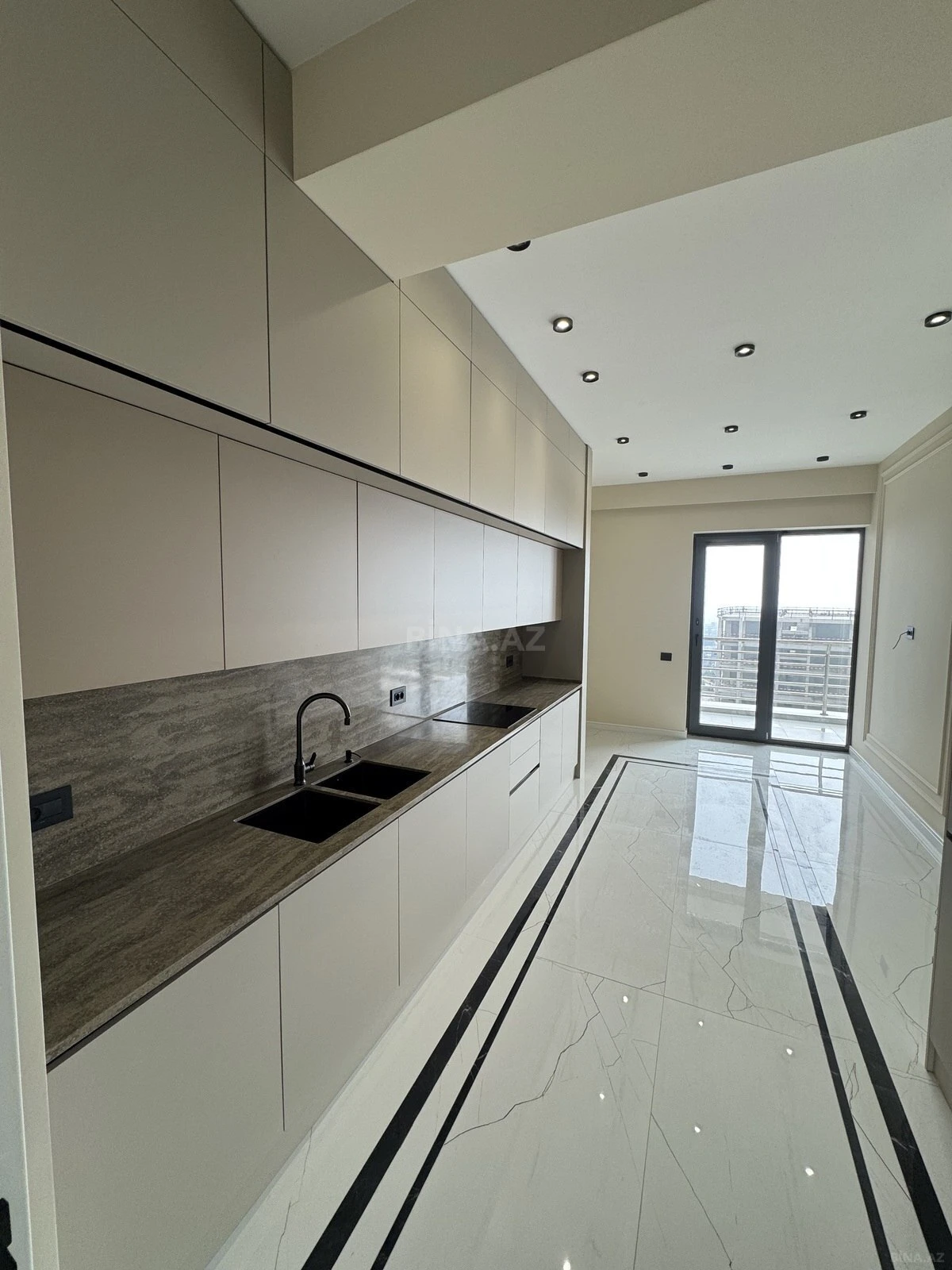 Kirayə verilir 4 otaqlı mənzil 180 m²