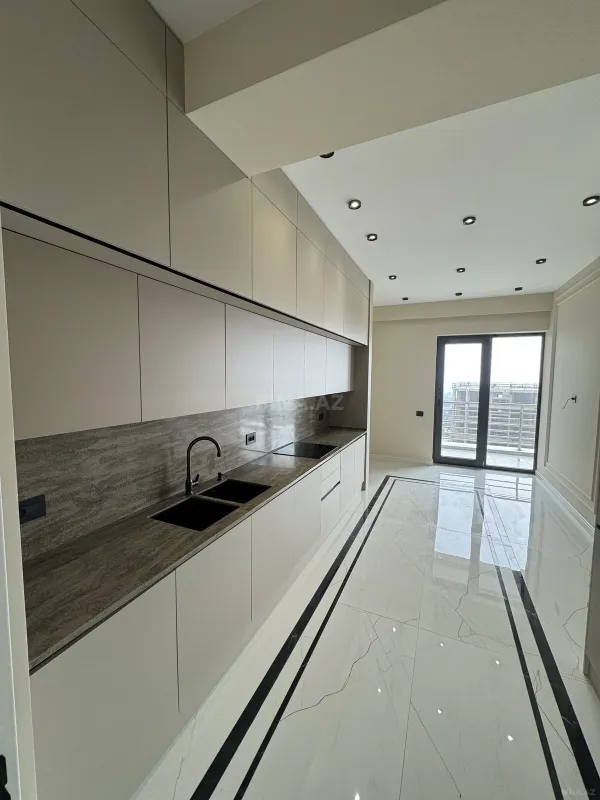 Kirayə verilir 4 otaqlı mənzil 180 m²
