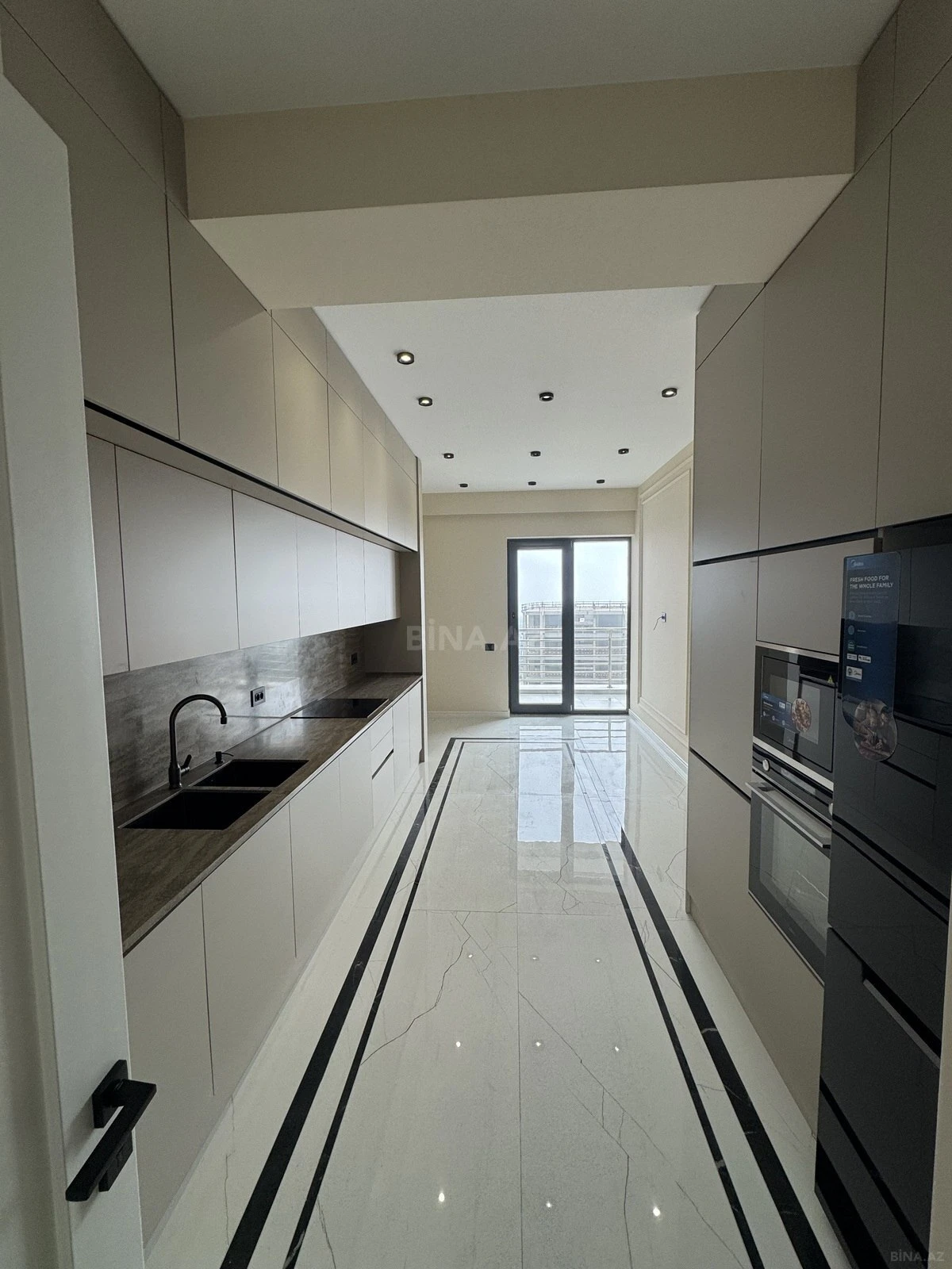 Kirayə verilir 4 otaqlı mənzil 180 m²