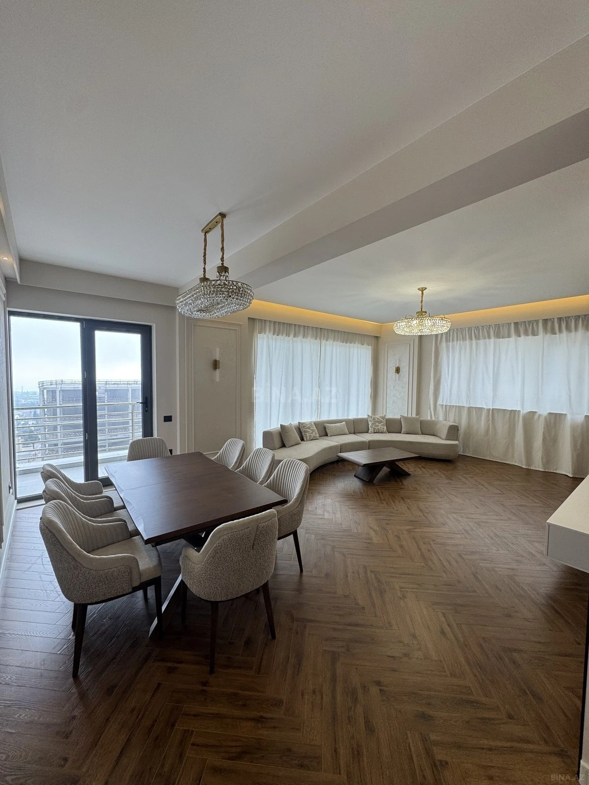 Kirayə verilir 4 otaqlı mənzil 180 m²