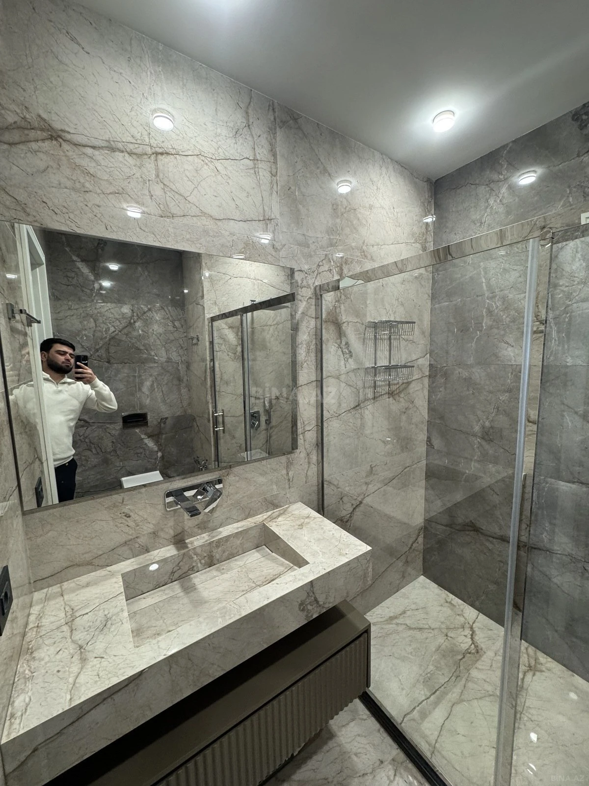 Kirayə verilir 4 otaqlı mənzil 180 m²