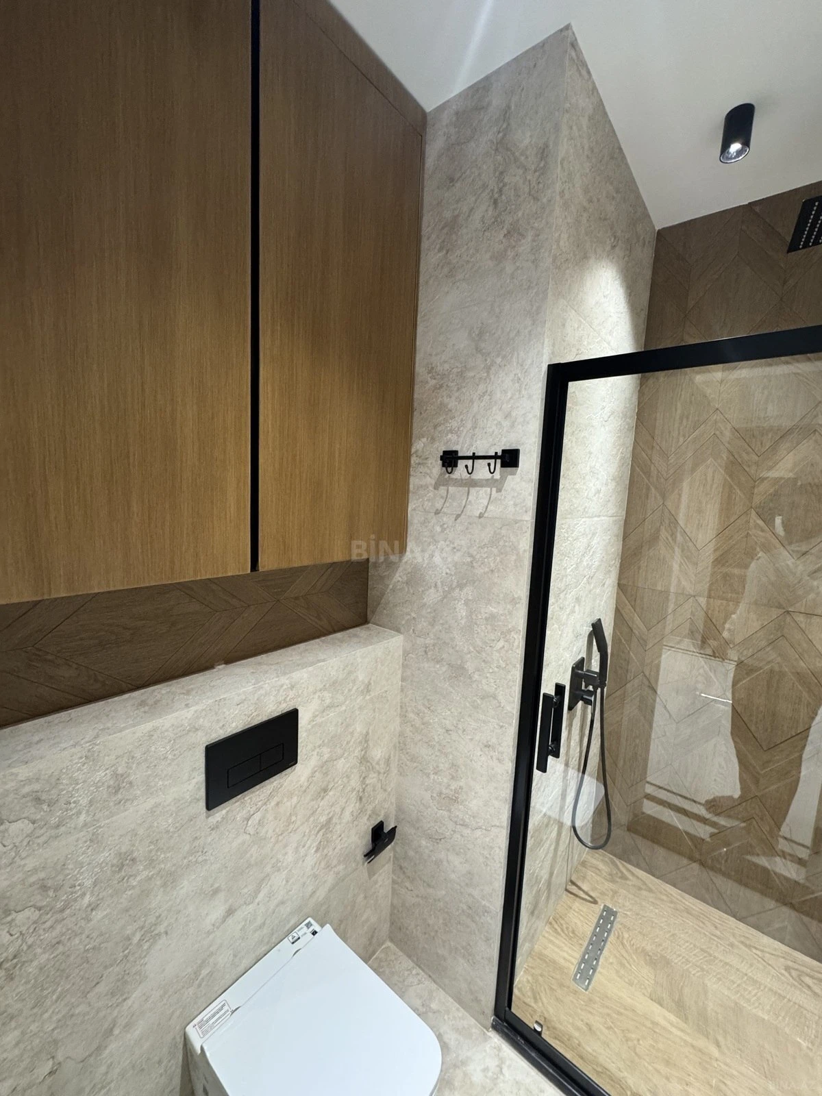 Kirayə verilir 4 otaqlı mənzil 180 m²