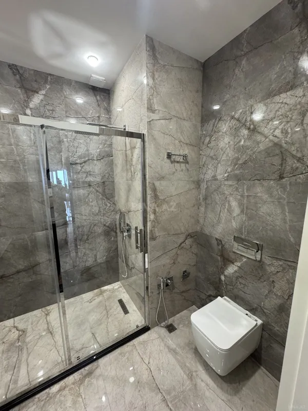 Kirayə verilir 4 otaqlı mənzil 180 m²