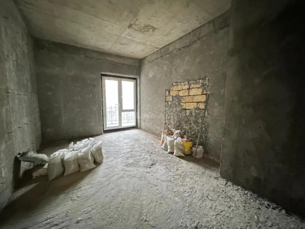 Satılır 4 otaqlı mənzil 166 m²