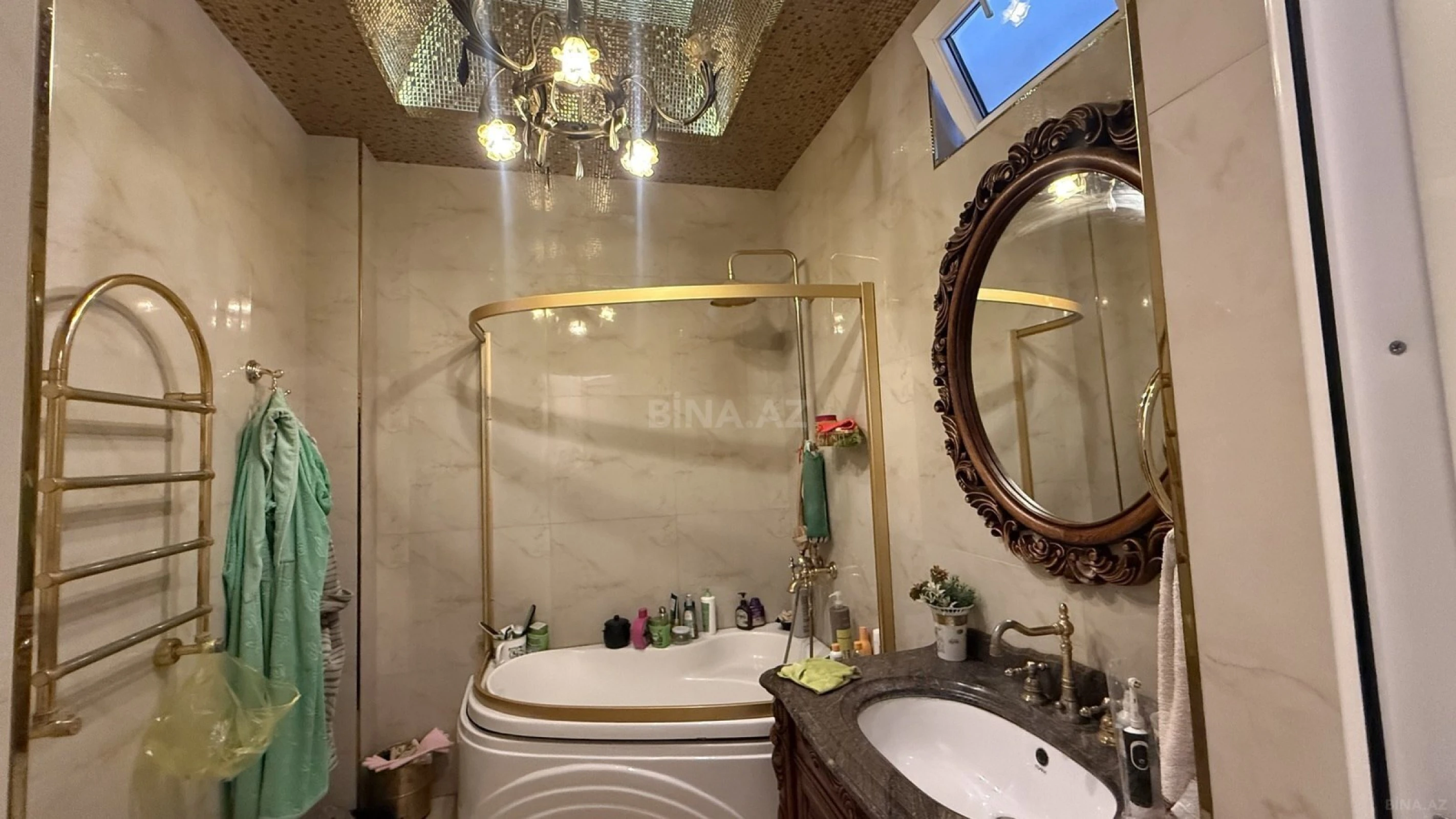 Satılır 5 otaqlı mənzil 200 m²