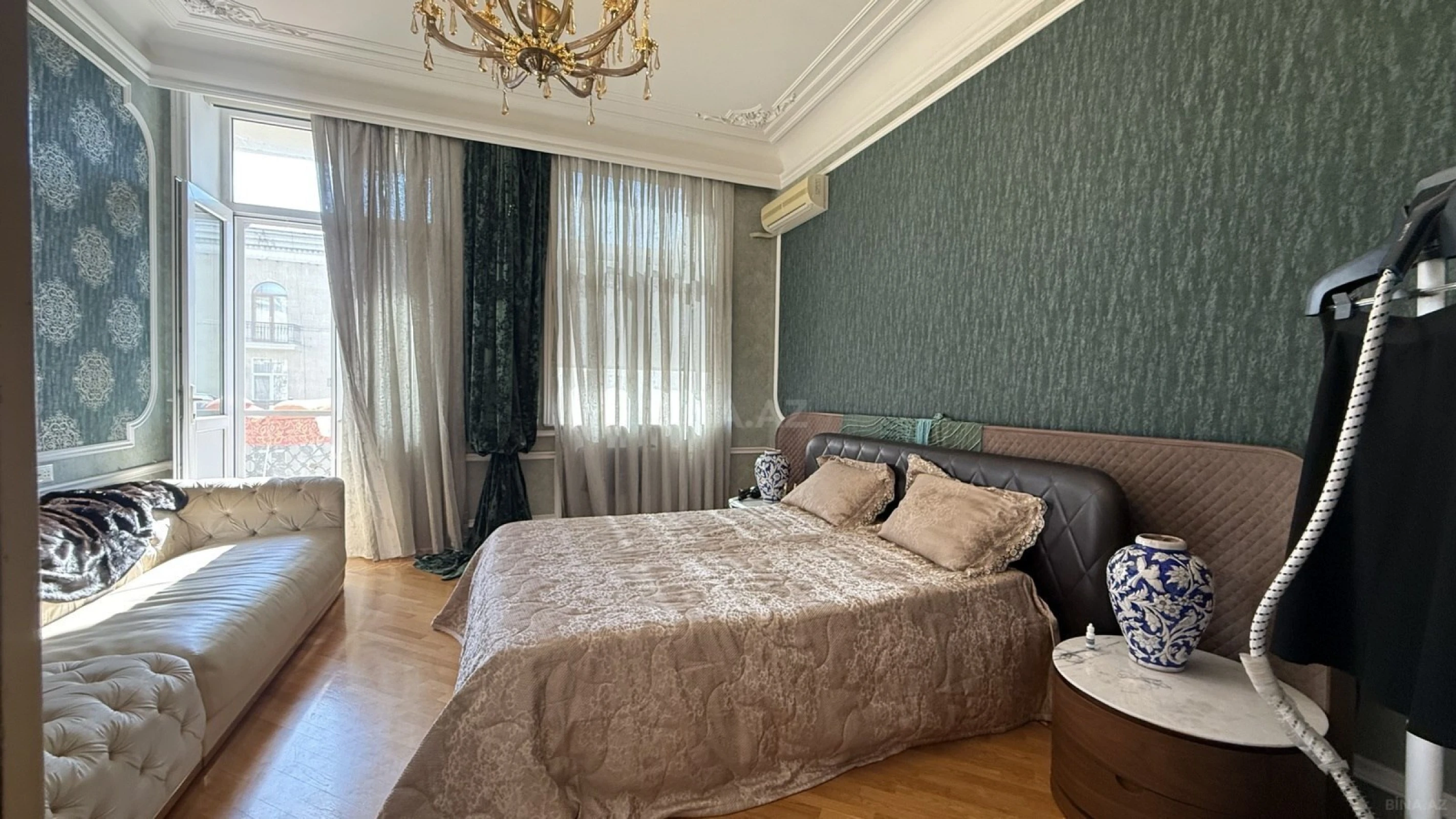 Satılır 5 otaqlı mənzil 200 m²