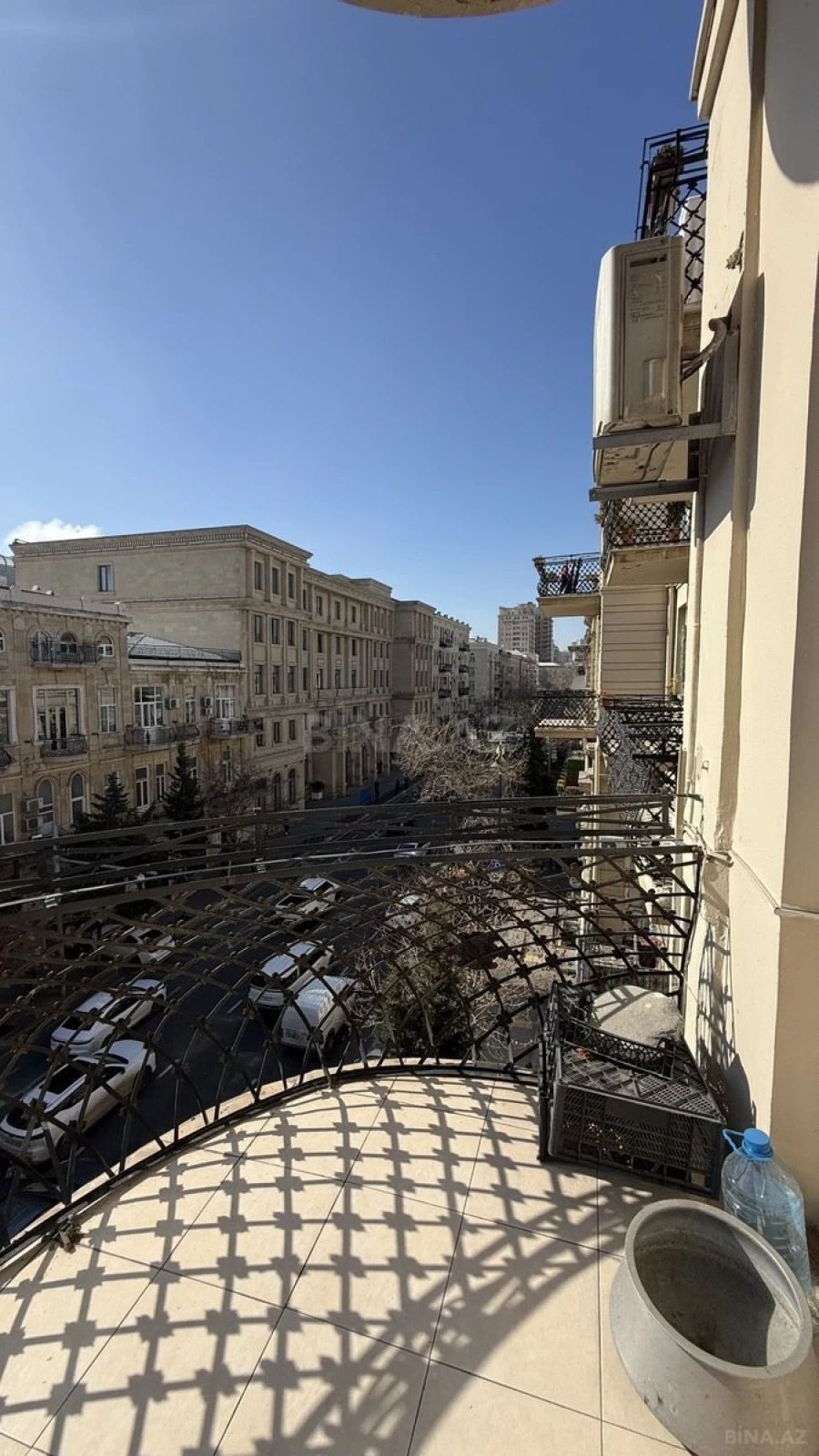 Satılır 5 otaqlı mənzil 200 m²