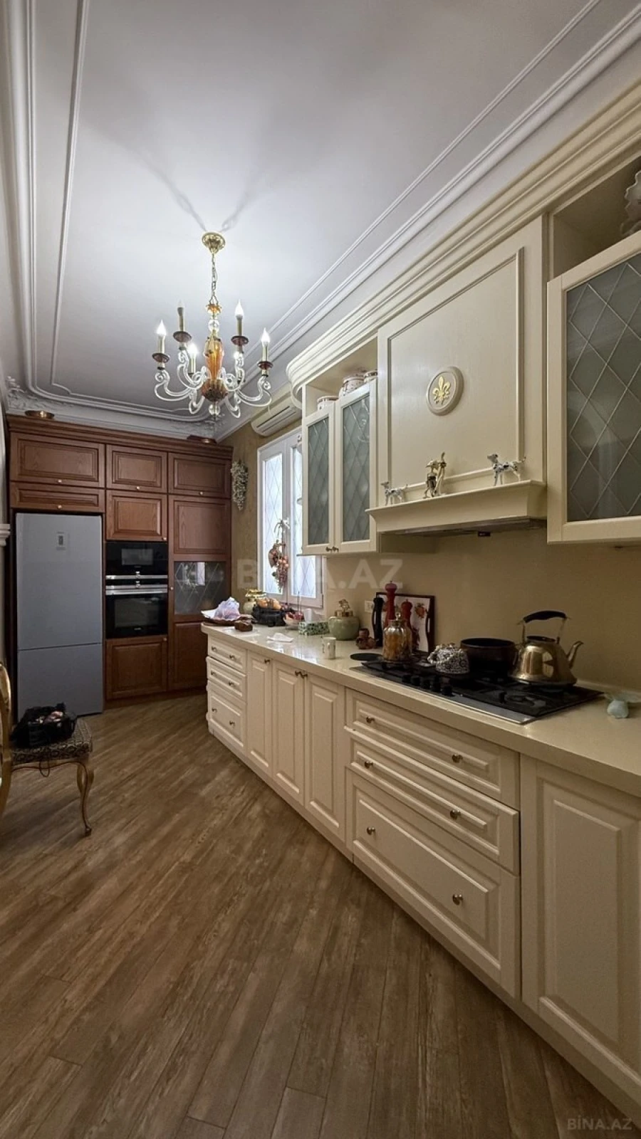 Satılır 5 otaqlı mənzil 200 m²
