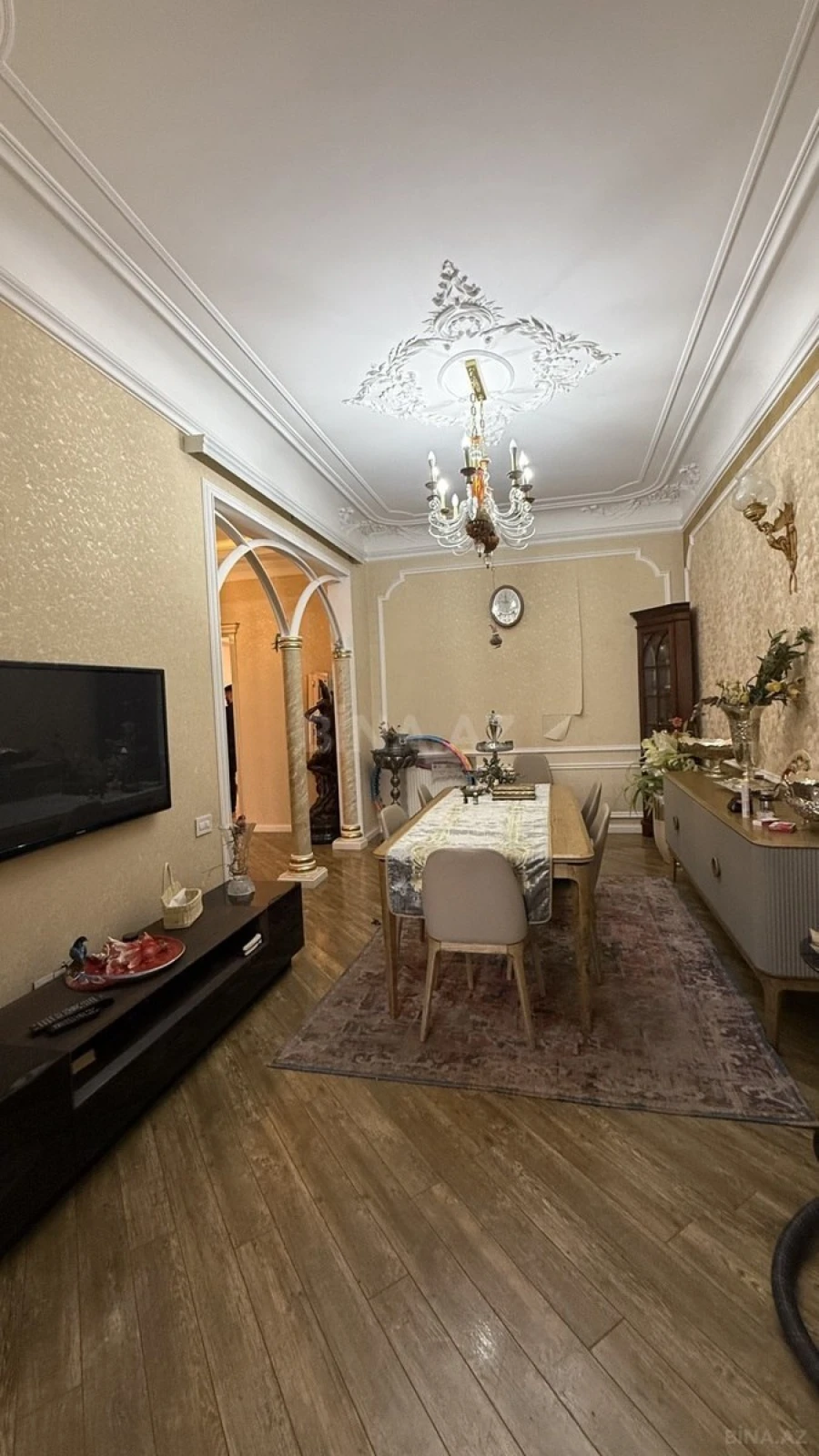 Satılır 5 otaqlı mənzil 200 m²