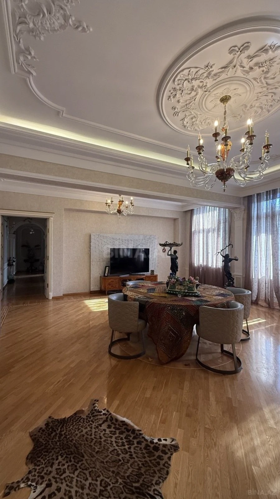 Satılır 5 otaqlı mənzil 200 m²