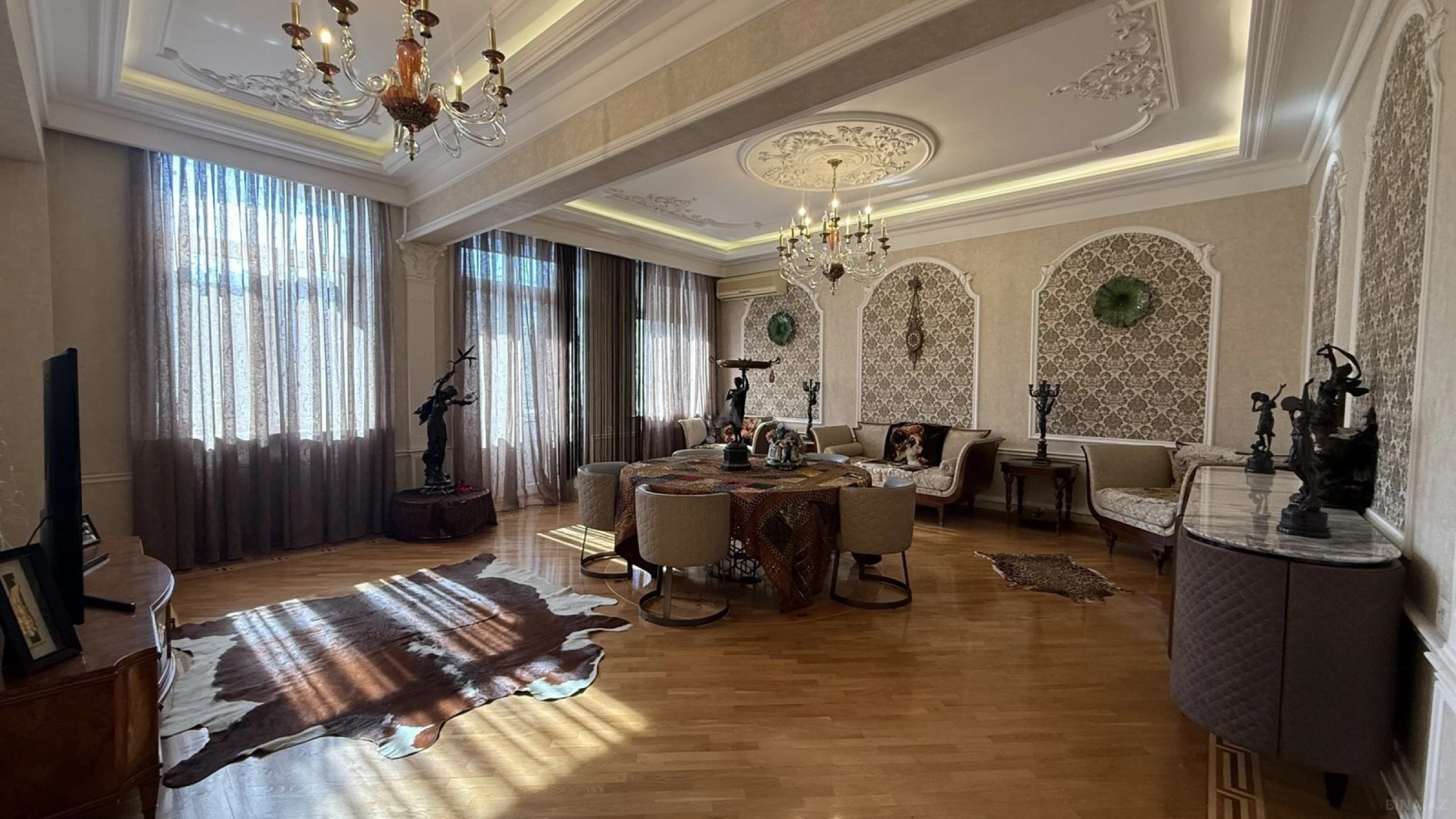 Satılır 5 otaqlı mənzil 200 m²