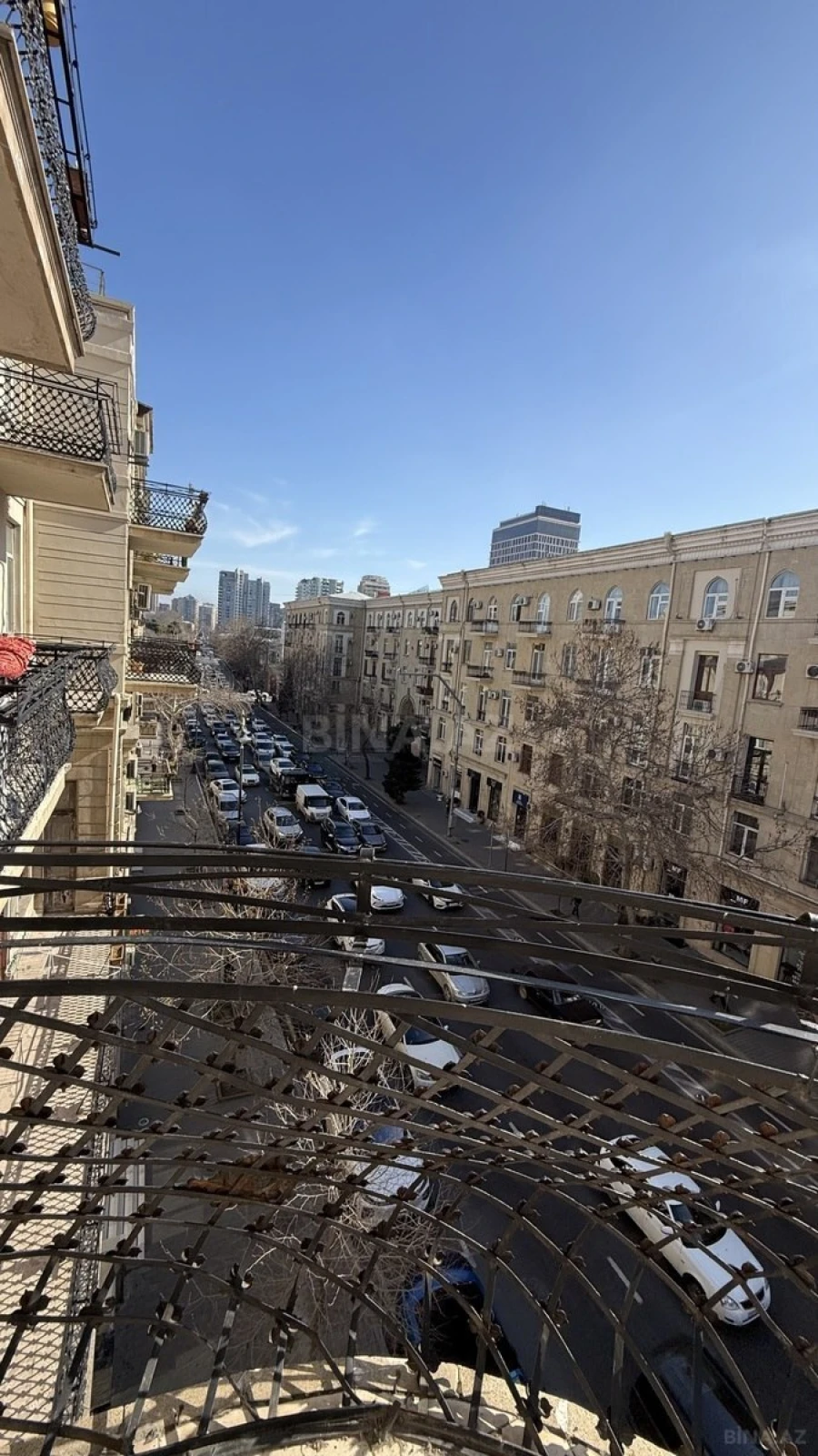 Satılır 5 otaqlı mənzil 200 m²