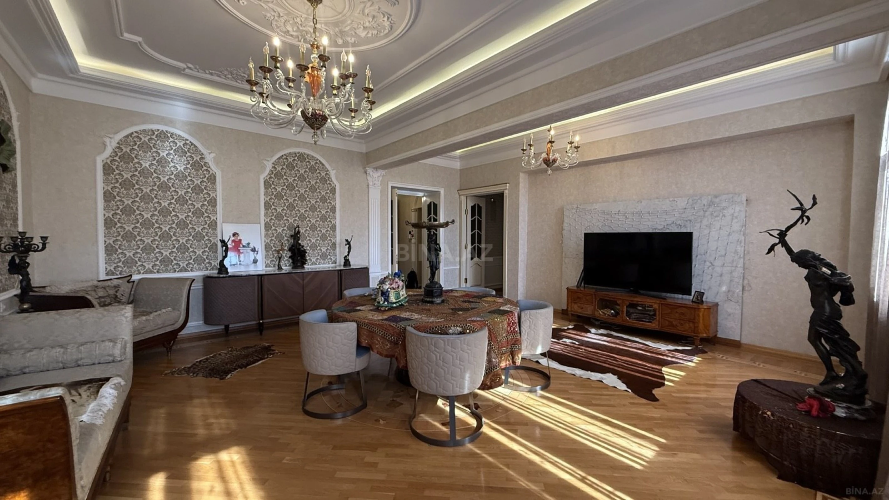 Satılır 5 otaqlı mənzil 200 m²