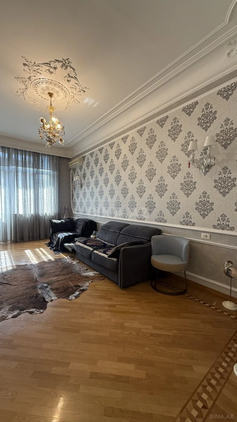 Satılır 5 otaqlı mənzil 200 m²