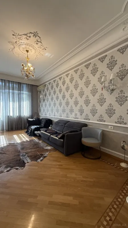 Satılır 5 otaqlı mənzil 200 m²