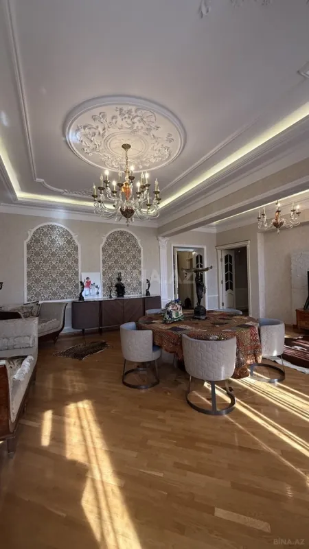 Satılır 5 otaqlı mənzil 200 m²