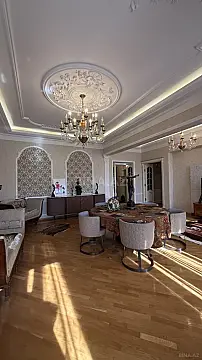 Satılır 5 otaqlı mənzil 200 m²
