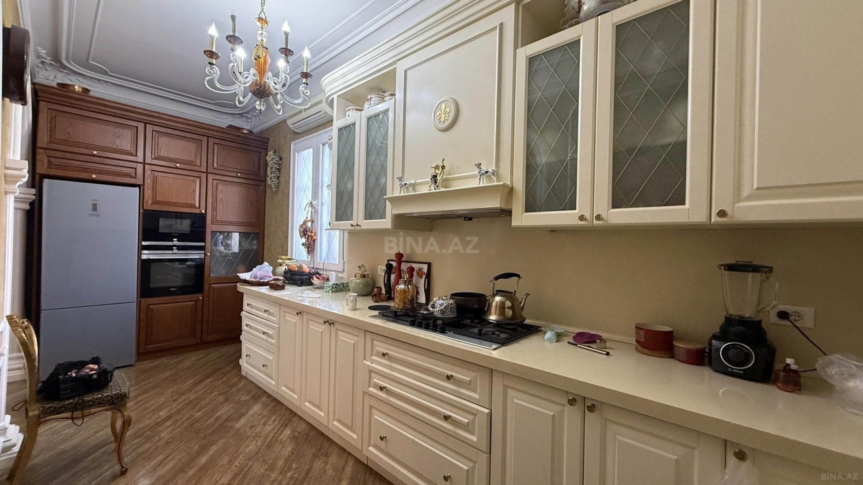 Satılır 5 otaqlı mənzil 200 m²