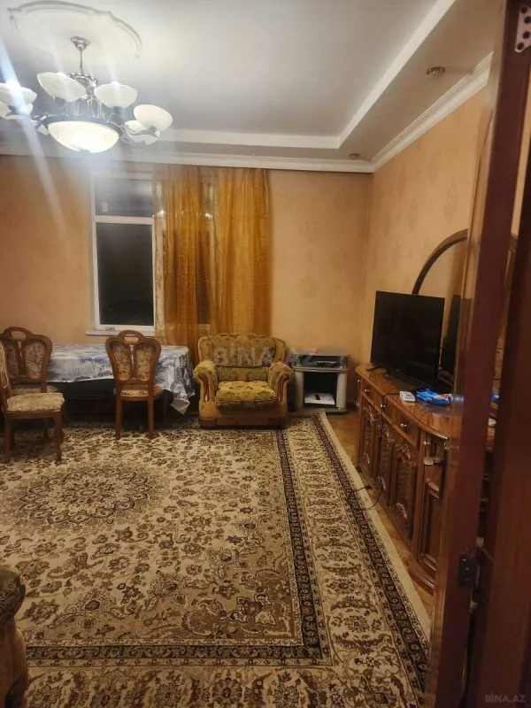 Kirayə verilir 2 otaqlı mənzil 90 m²