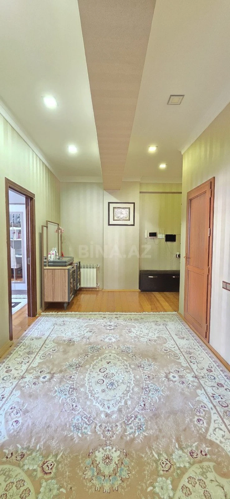 Satılır 3 otaqlı mənzil 126 m²