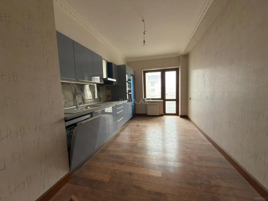 Satılır 5 otaqlı mənzil 195 m²