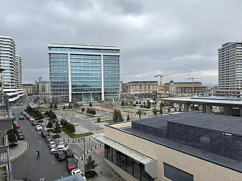 Satılır 5 otaqlı mənzil 195 m²