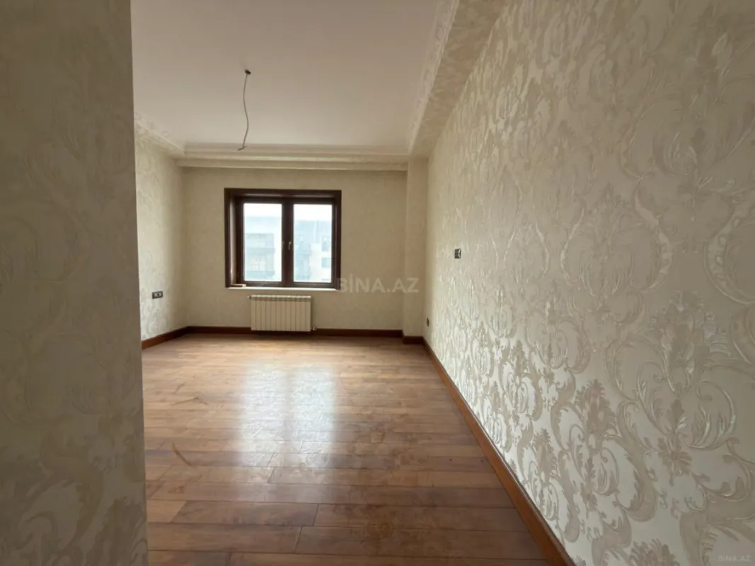 Satılır 5 otaqlı mənzil 195 m²