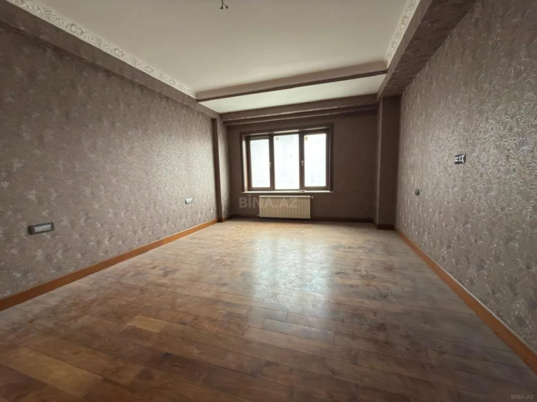 Satılır 5 otaqlı mənzil 195 m²