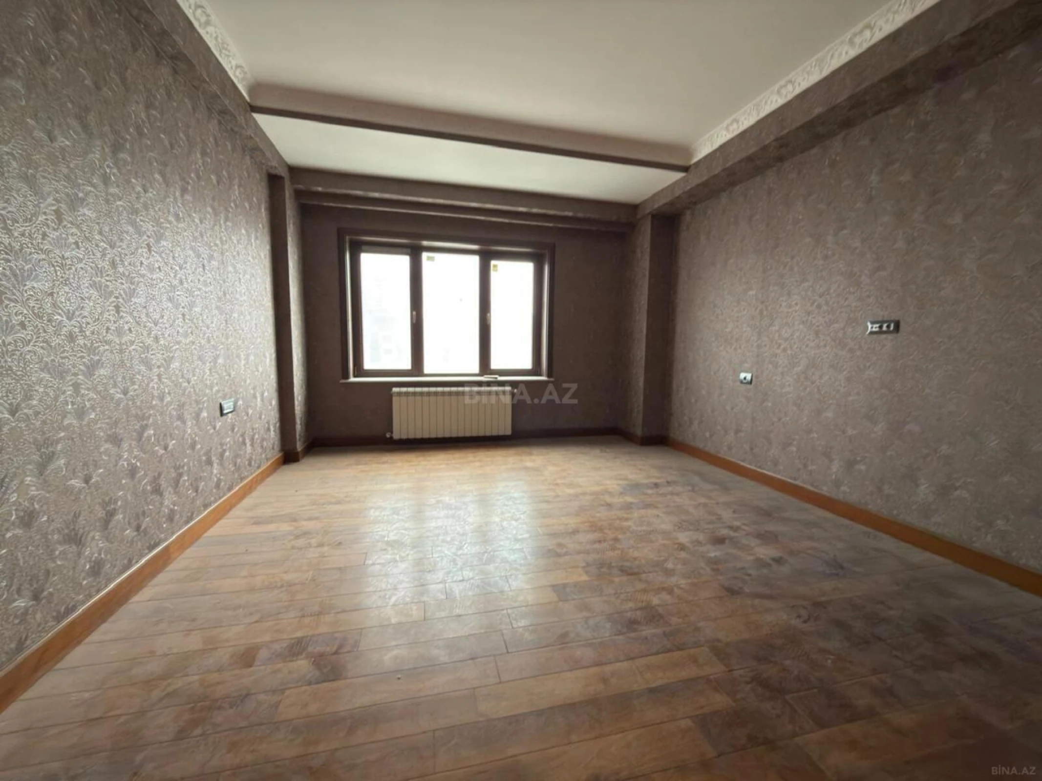 Satılır 5 otaqlı mənzil 195 m²