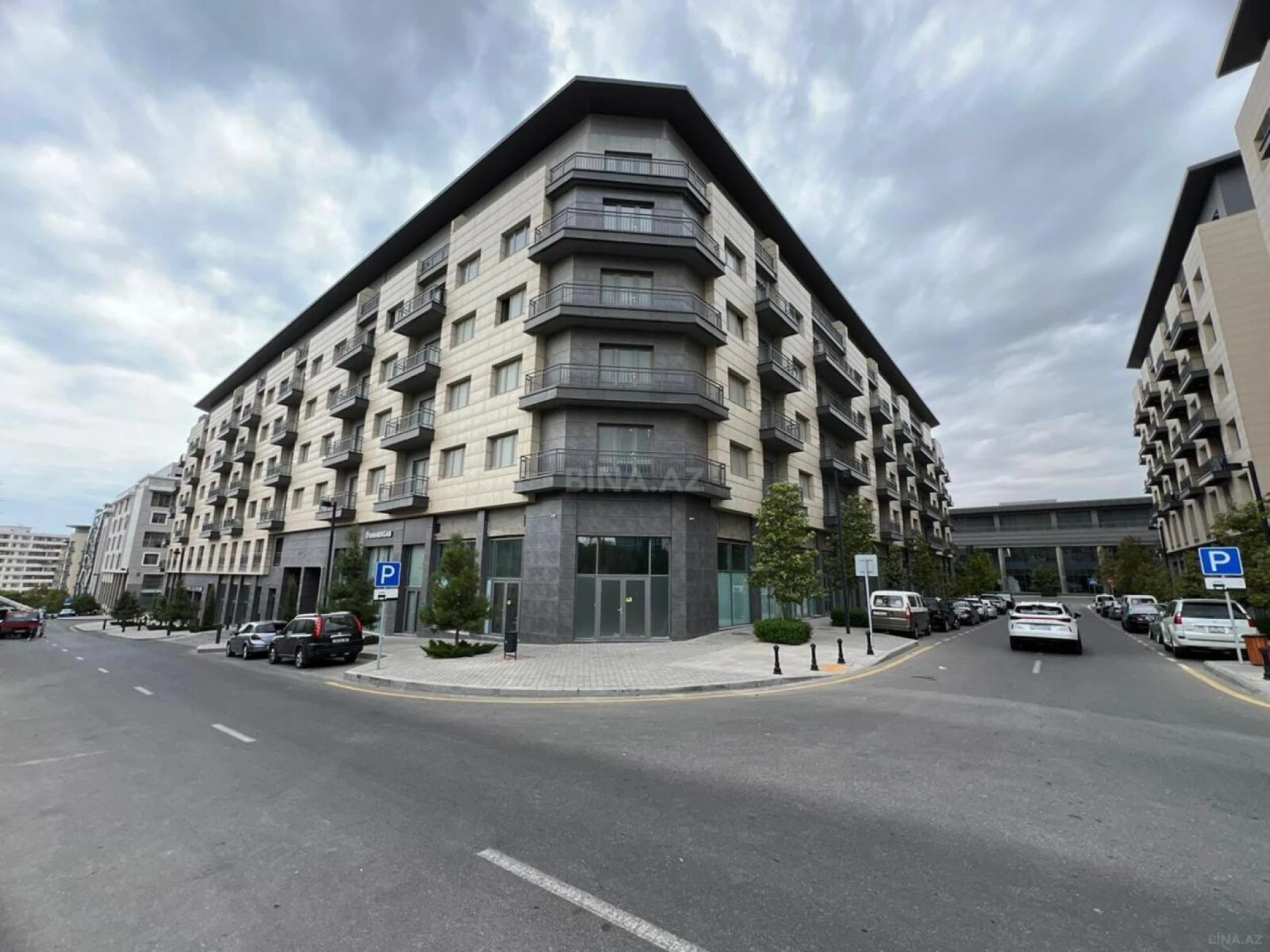 Satılır 5 otaqlı mənzil 195 m²