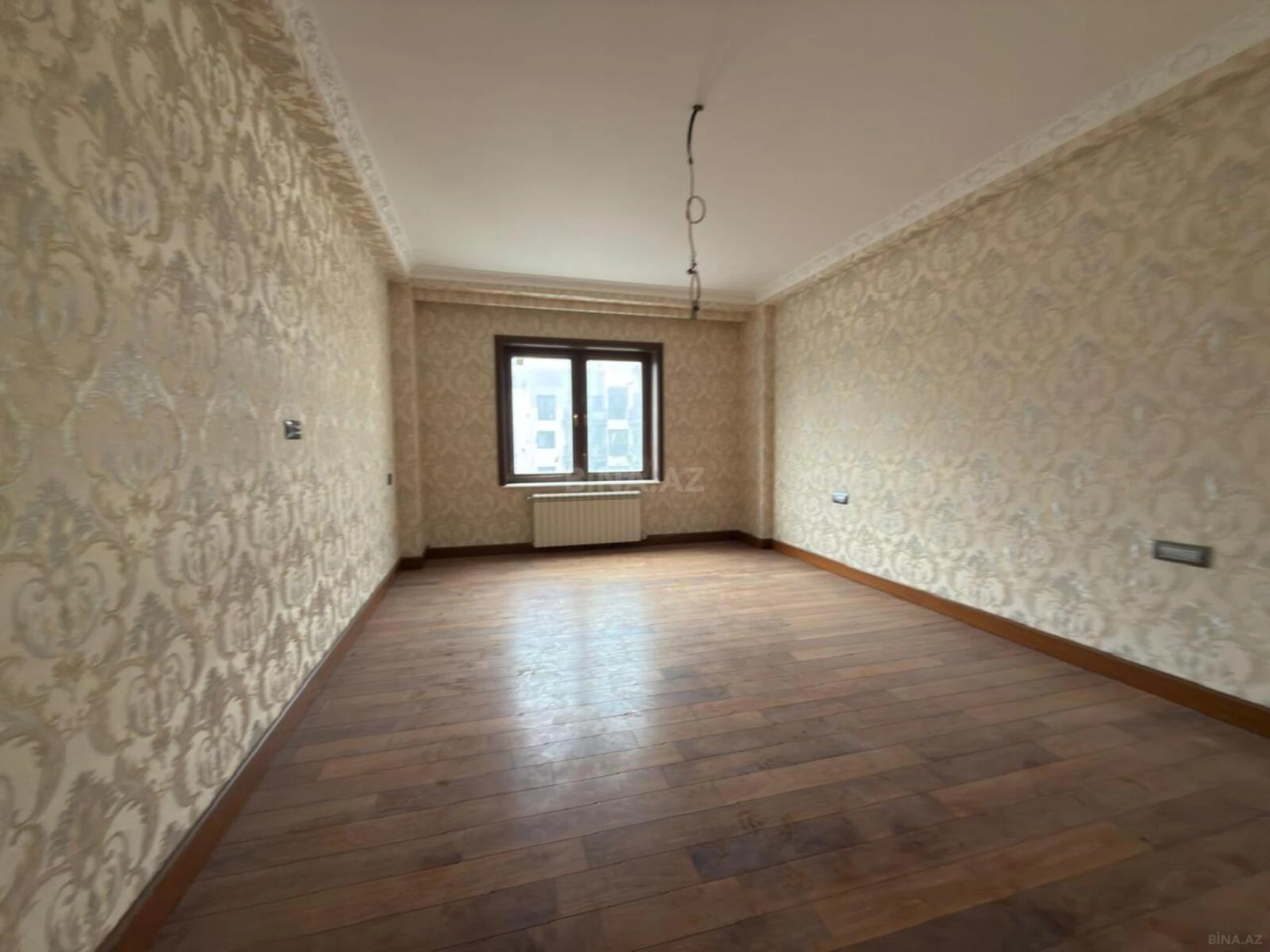 Satılır 5 otaqlı mənzil 195 m²