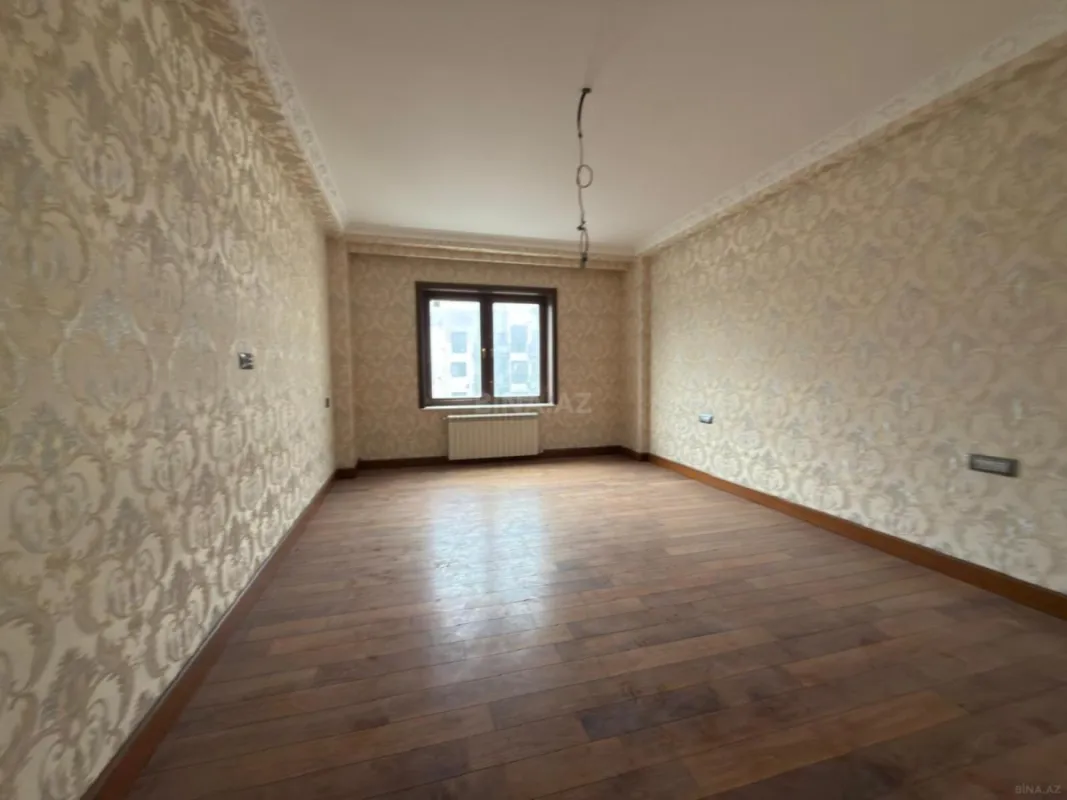 Satılır 5 otaqlı mənzil 195 m²