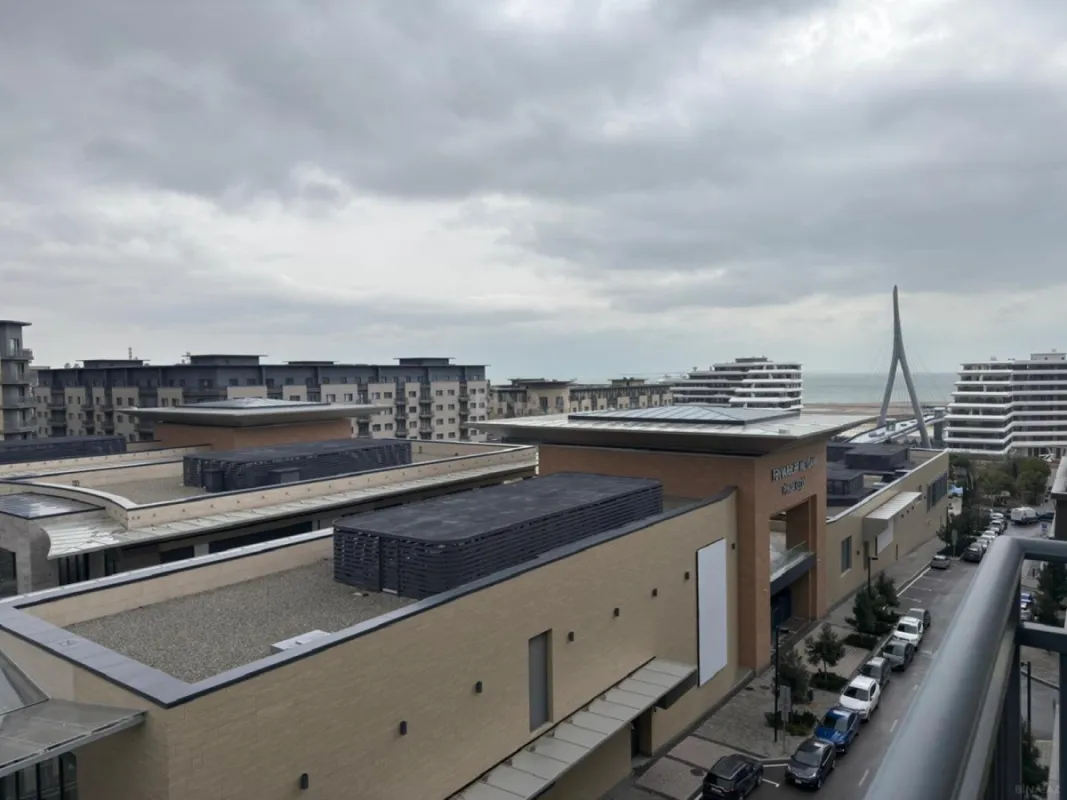 Satılır 5 otaqlı mənzil 195 m²